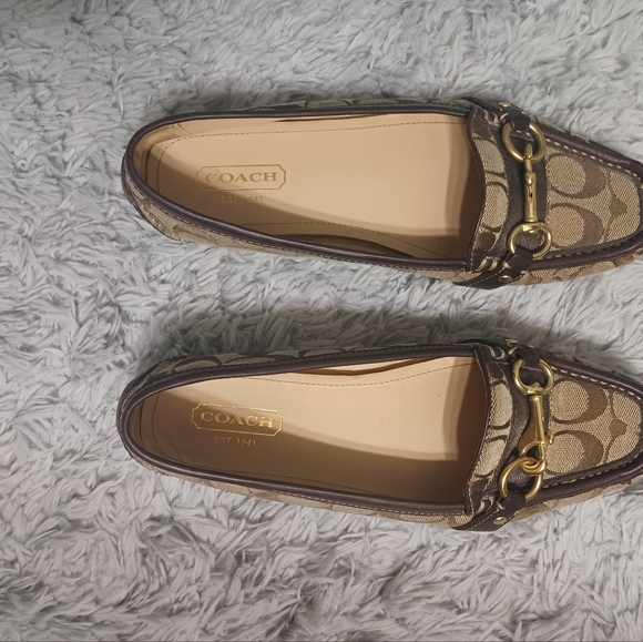 Coach - Picture 3 of 4